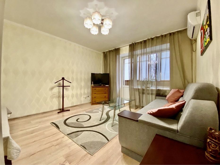 Уютная квартира с евроремонтом в самом центре города.