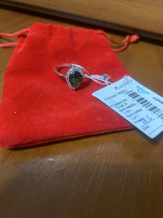 Срібна каблучка з фіанітом