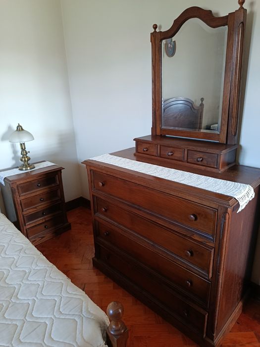 Mobilia de quarto em mogno