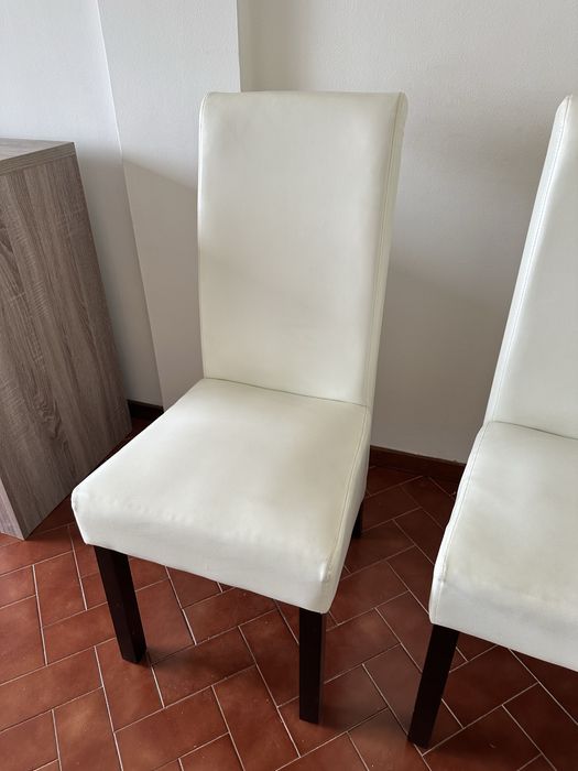 BAIXA DE PREÇO: 6 Cadeiras Revestidas a Cabedal