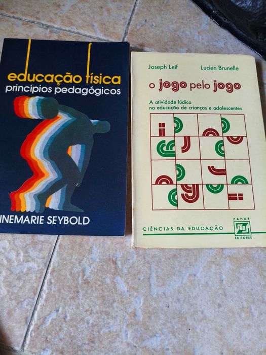 Vários livros sobre desporto