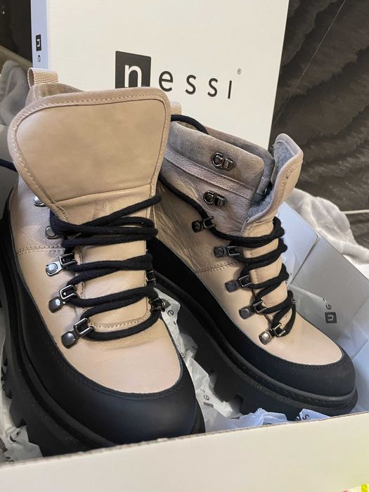 Жіноче зимове взуття