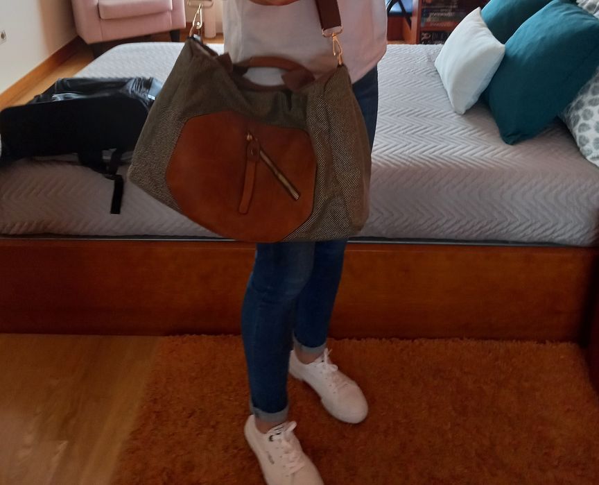 Saco de senhora a tiracolo