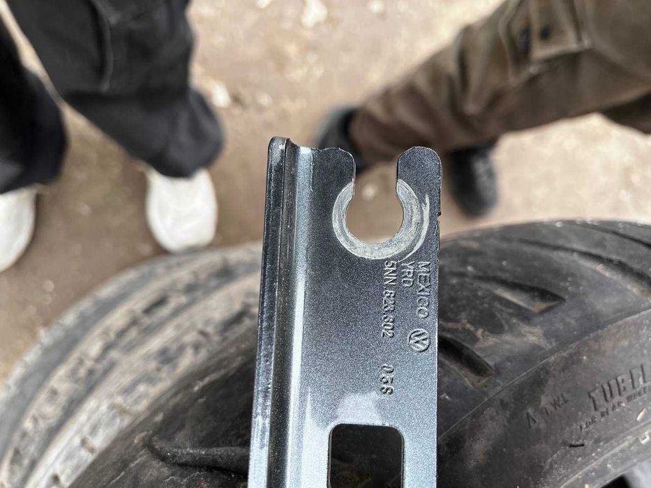 Кранштейни для Тігуан