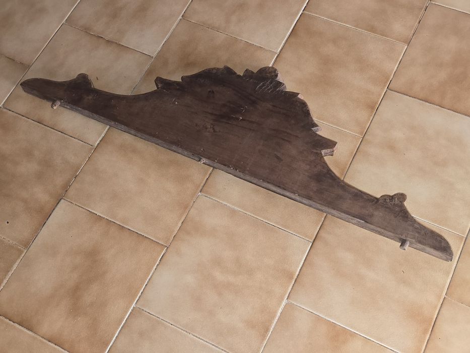 Friso decorativo antigo em madeira entalhada à mão (aprox. 60 cm)