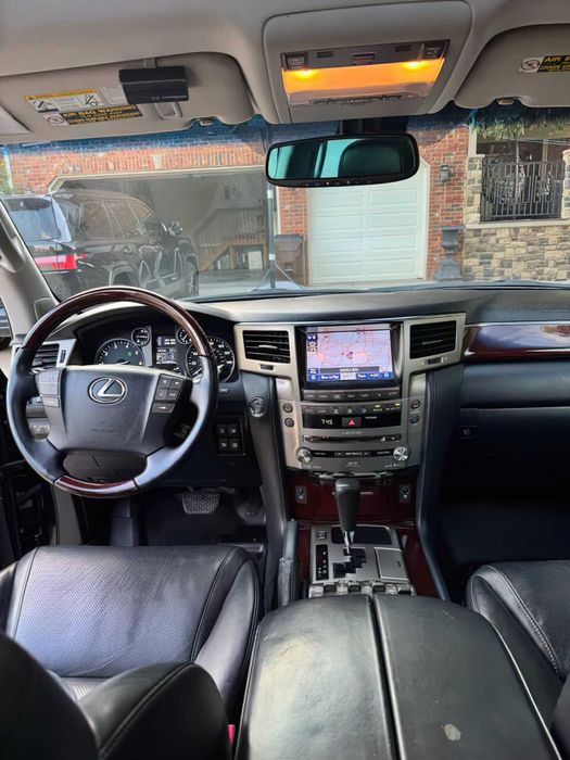 Lexus LX 570      2015