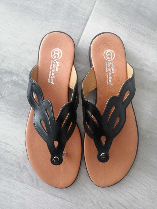 Sandálias novas Tam. 39