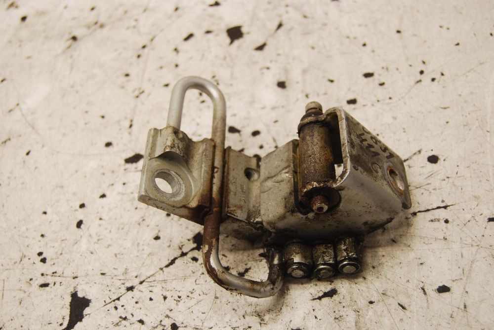 ZAWIAS DRZWI PRAWY PRZÓD PRZEDNI 1T0831412C VW TOURAN I 03-10 1T0831412A 1T0831411A