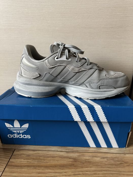Buty adidas szare