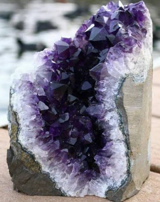 Продам мінерали та напівдорогоцінне каміння