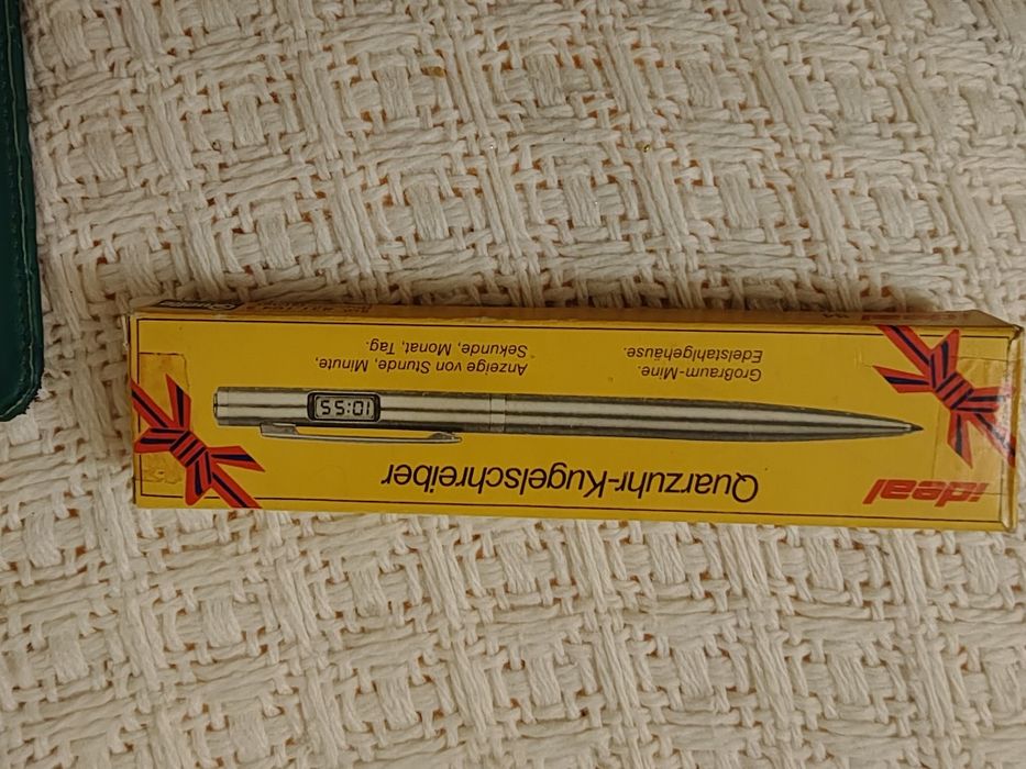 Długopis mający wielozadaniowy zegarek kwarcowy