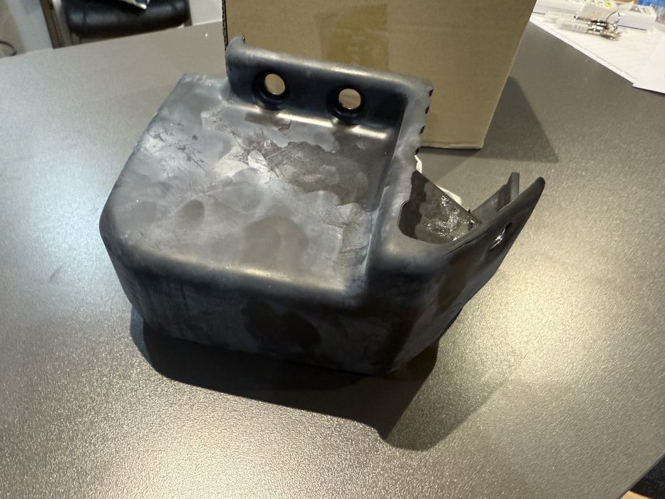 Batente Borracha Esquerdo Para-Choques Traseiro Nissan Patrol GR Y60