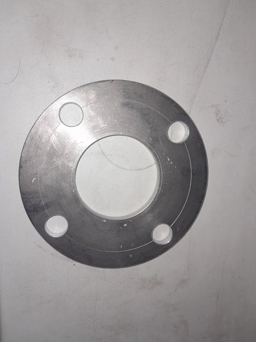 Проставки на колеса автомобіля