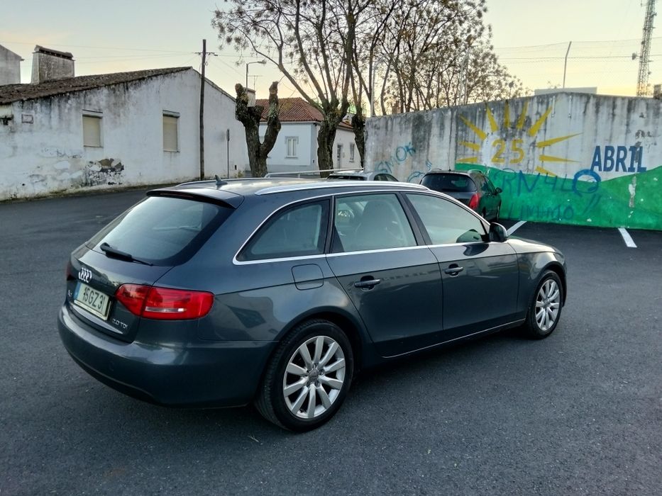 Audi A4 Avant 2.0TDI B8 em estado novo.