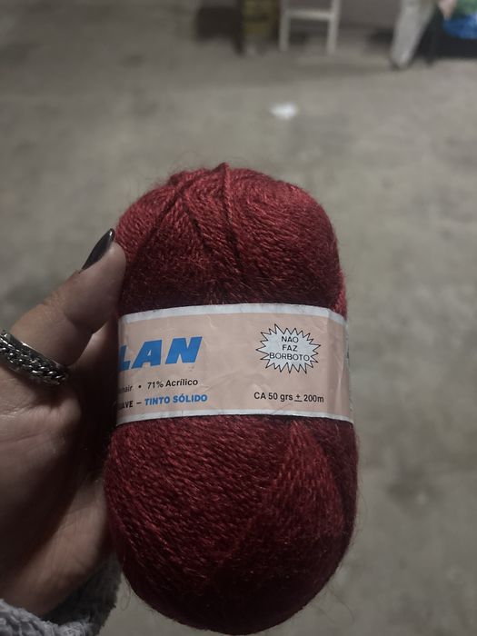 Novelos “Arrancada Élan” vermelho escuro 50 grs 29% mohair 71% acrílic