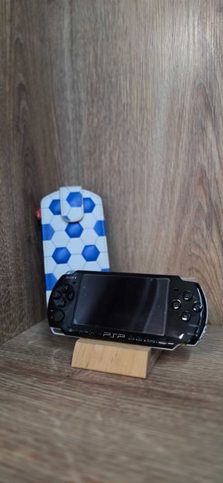 Konsola PlayStation Portable PSP-3004 Czarna Etui Wzór Piłka