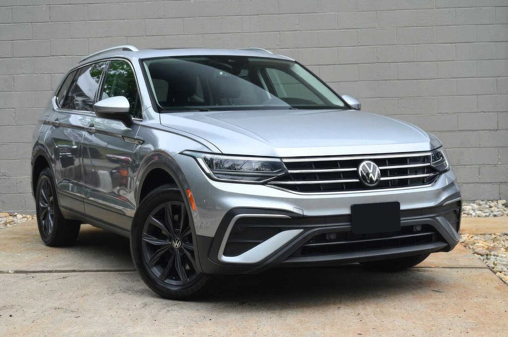 Volkswagen Tiguan      2021