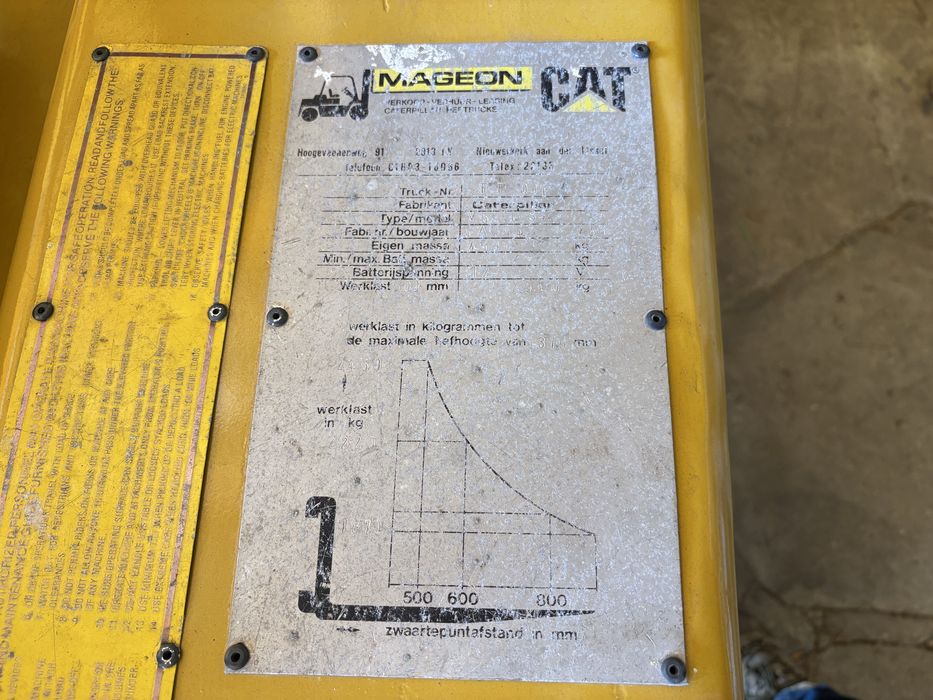 Empilhador caterpilar 2,5T gasoleo