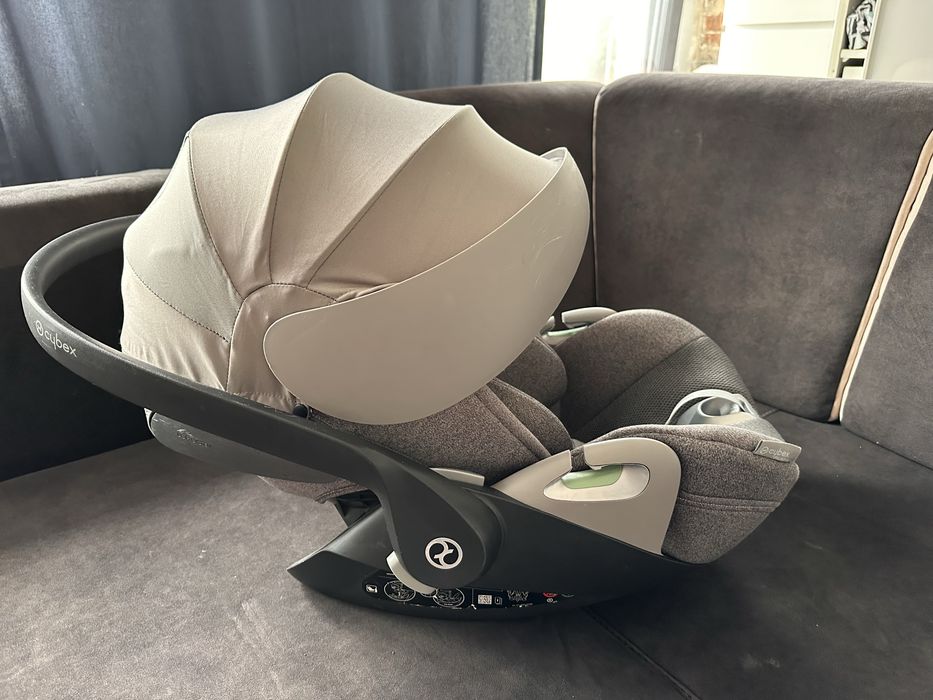 Fotelik samochodowy Cybex Cloud T i-Size wraz z obrotową bazą Cybex Base T ISOFIX