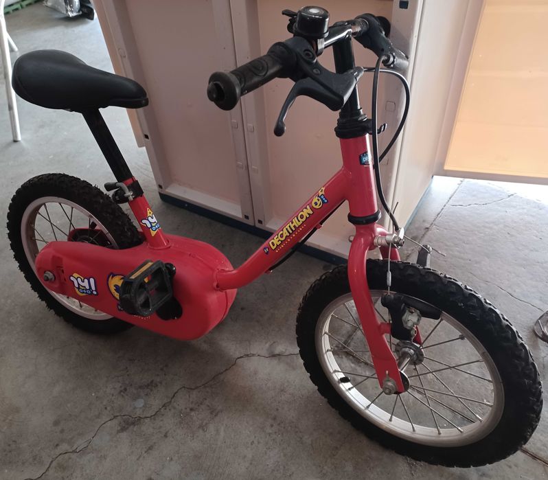 Bicicleta de Criança + Capacete + rodinhas de apoio     (Ótimo estado)