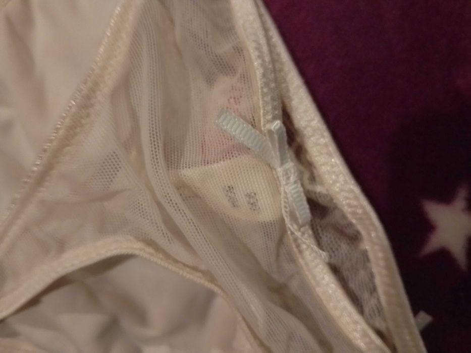 Białe logowane stringi Passionata