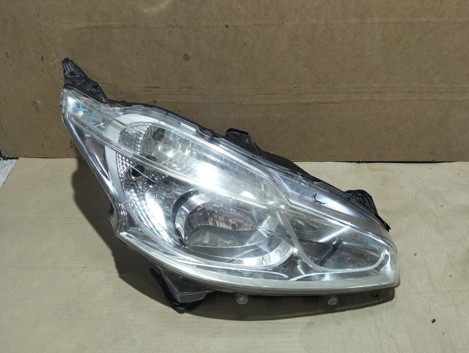 Lampa peugeot 208 prawa