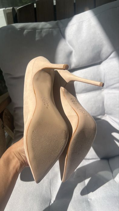 Новые! Туфли лодочки нюдовые р 39 Schutz