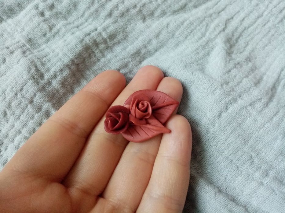 Róża, broszka z modeliny. PRL