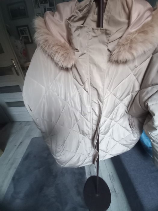 Nowa kurtka jesienna z kapturem