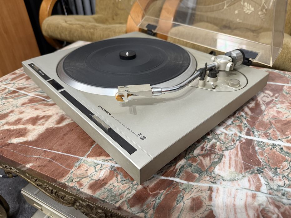 Gramofon Pioneer PL-300