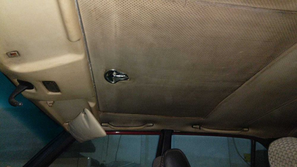 Mercedes w123 com documentos a trabalhar e a andar