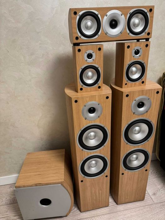 Yamaha HTR-5730 с акустикой и сабвуфером.