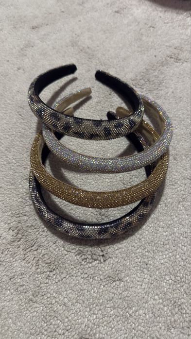 Обруч в стразах нарядный
