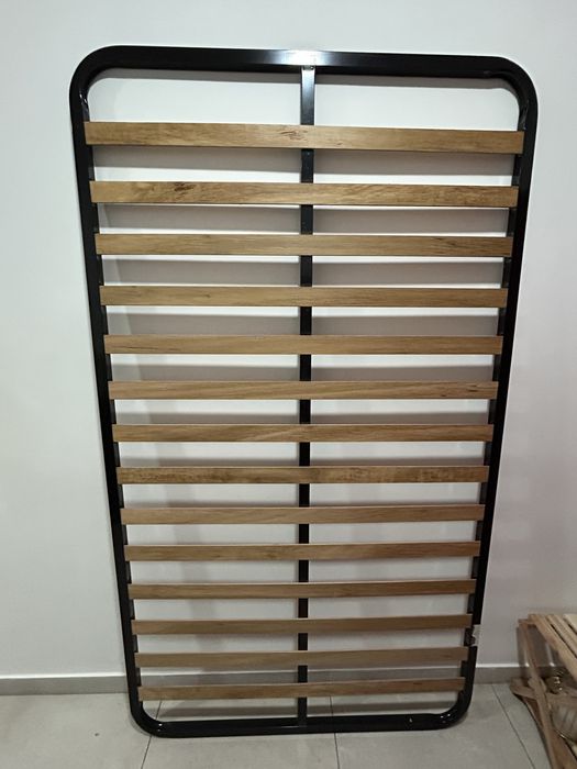 Estrado e colchão  + cama 110x200
