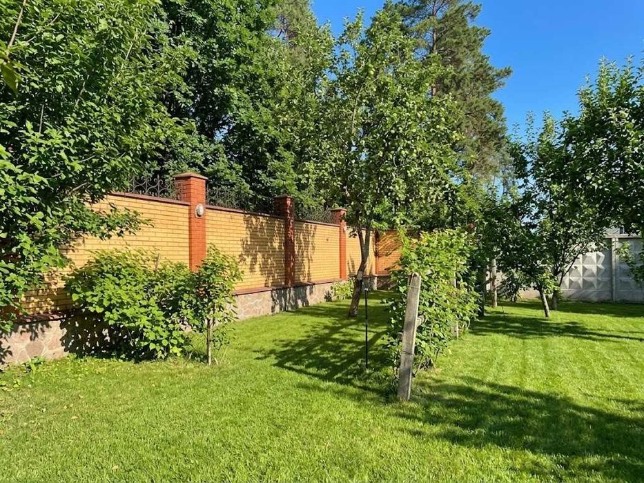 Продаж 15 соток в оточенні лісу з усіма комунікаціями + фундаментом
