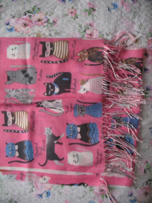 kobiecy szal z kotami