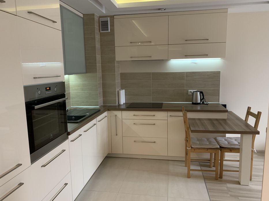 Wynajmę 2 pokojowe mieszkanie w apartamentowcu z 2 miejscami parkingowymi