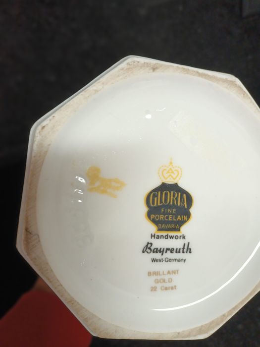 Pote de Porcelana pintado com Fio de Ouro