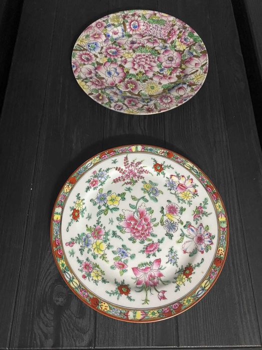 2 Pratos Decorativos Porcelana de Macau–Motivos Florais Orientais