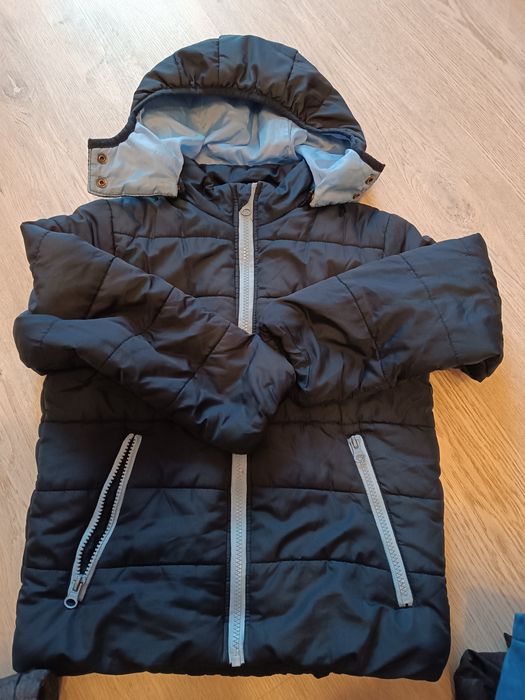 2 kurtki jesienno/zimowe r 122 plus 1 gratis