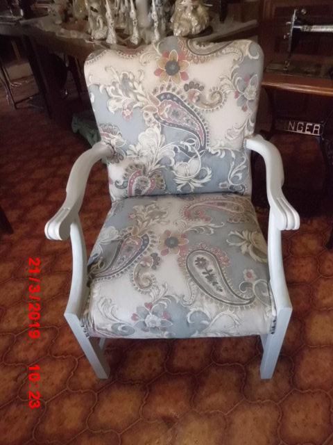 cadeirão de madeira exótica restaurado e estofado de novo (preço ocasi