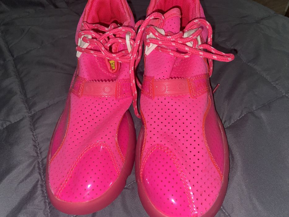 Кросівки жіночі рожеві