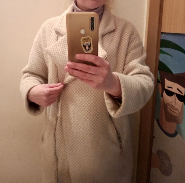 Пальто женское бежевое клетка