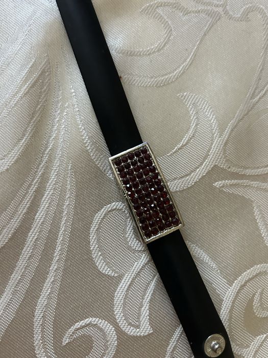 Stylowa bransoletka wysadzana kryształkami