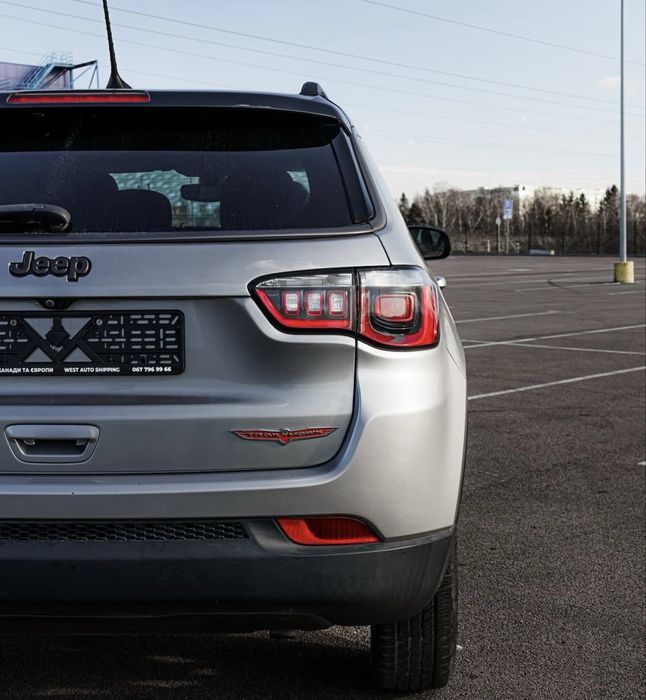 Продам машину jeep compas trailhawk