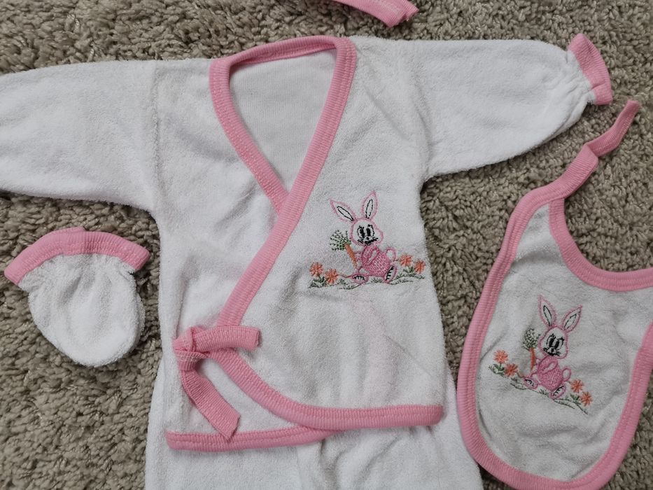 NOWA wyprawka dla niemowląt 5 części półśpiochy kaftanik czapka 56