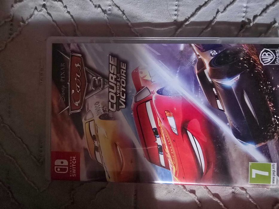 Estou a vender a minha nitendo sw 2 com mais 2 joy cons e 5 jogos