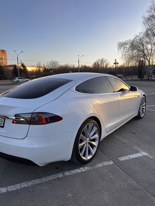 Tesla model S 75 квт