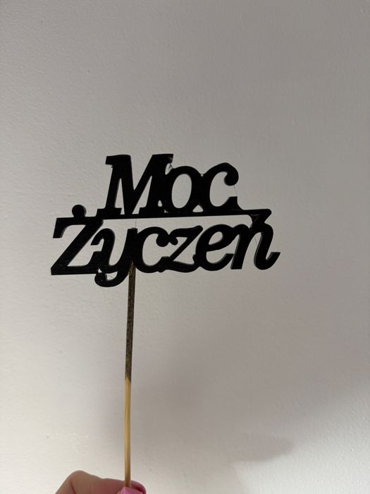 Drewniany topper na tort na urodizny, czarny ,,Moc życzeń”