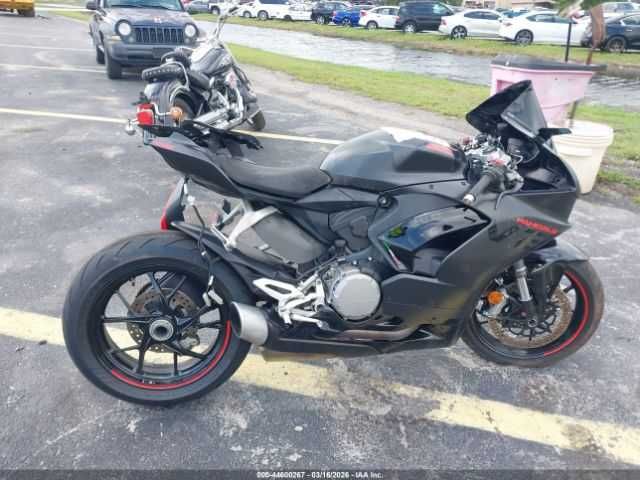 Ducati Panigale V2 2025